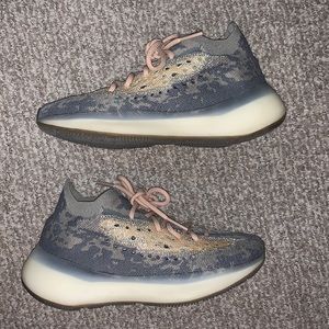 YEEZY MISTS Men’s size 6